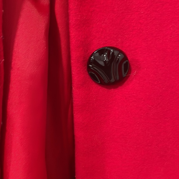 Red coat - Picture 5 of 6